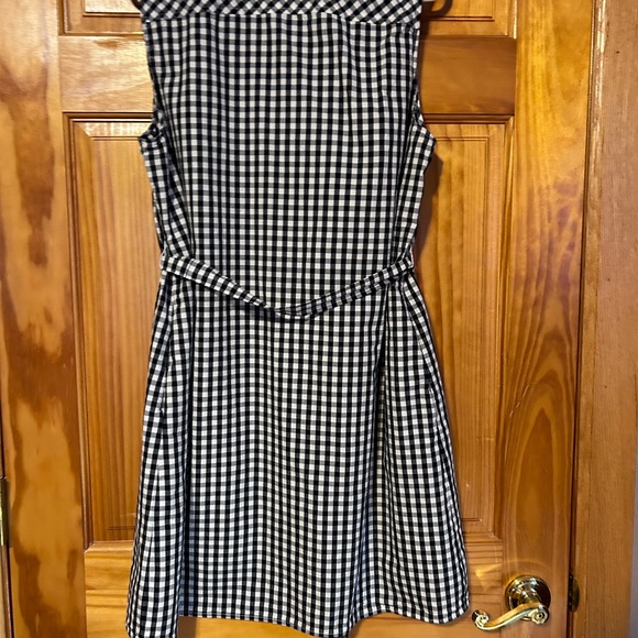 Tommy Hilfiger dress with pockets. - Picture 3 of 10